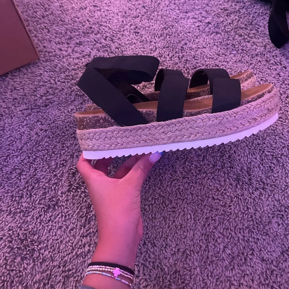 BRAND NEW Steve Madden sandals! - Picture 4 of 5